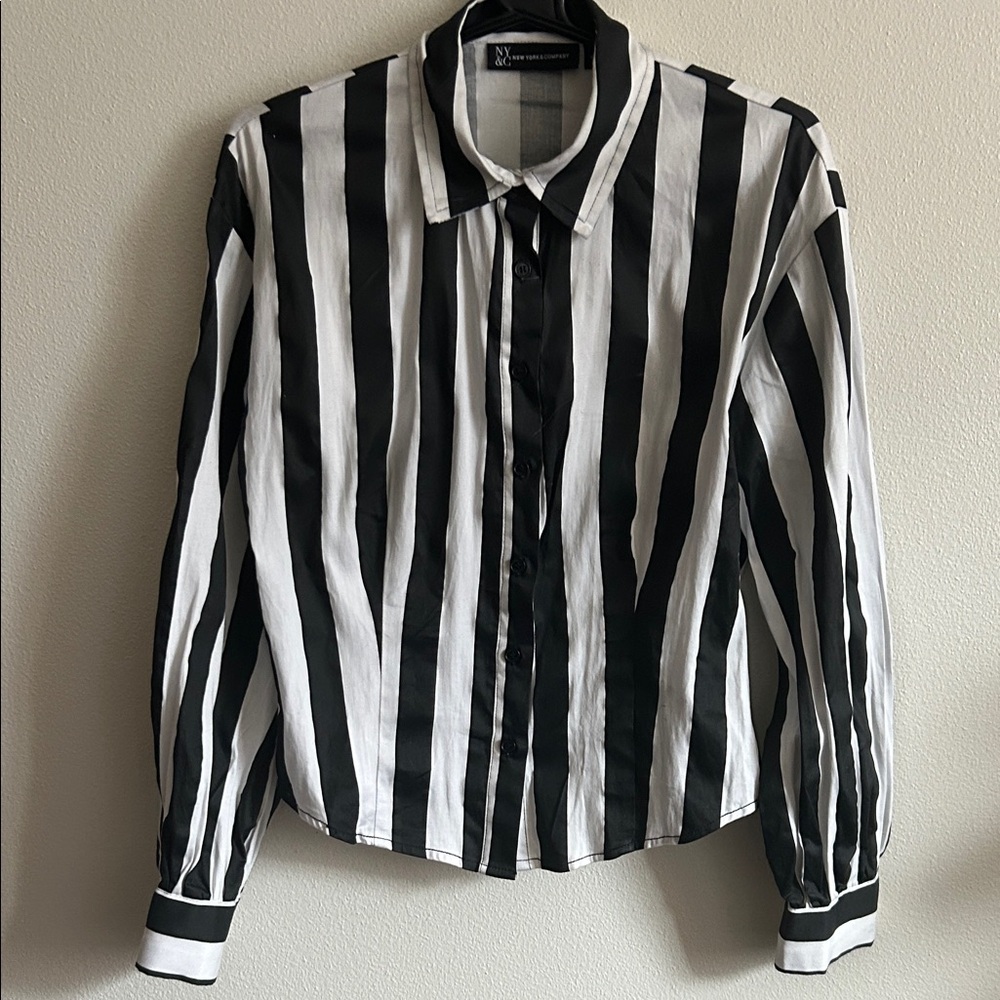NY & Co. Black/White Vertical Striped Woman Cropped Button Down Shirt Blouse: S